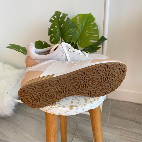 Taryn Rose • New Sneakers Sz 10 - Picture 4 of 7